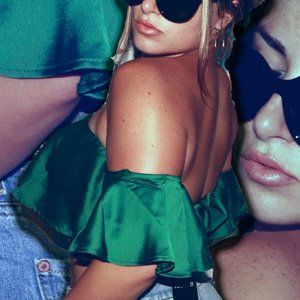 OFF-THE-SHOULDER GAMEDAY TOP